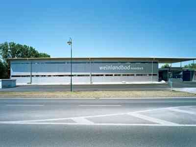 <p>© RUNSER / PRANTL architekten, Weinlandbad, 2130 Mistelbach, Niederösterreich, Österreich, 2009, Freibad, Fotograf Rupert Steiner</p> <p>© RUNSER / PRANTL architekten, Weinlandbad, 2130 Mistelbach, Niederösterreich, Österreich, 2009, Freibad, Fotograf Rupert Steiner</p>